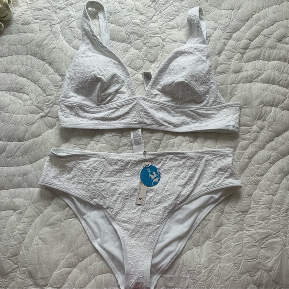 White cupshe bikini - Picture 3 of 3